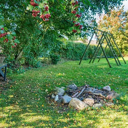 8 Person In Sydals-by Traum * Skovmose