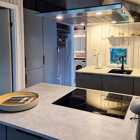 8 Person In Sydals-by Traum